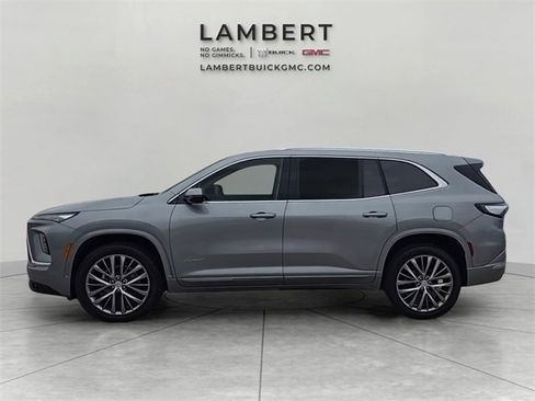 Used 2025 Buick Enclave Avenir image 2