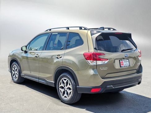 Used 2024 Subaru Forester Premium AWD/4WD image 3