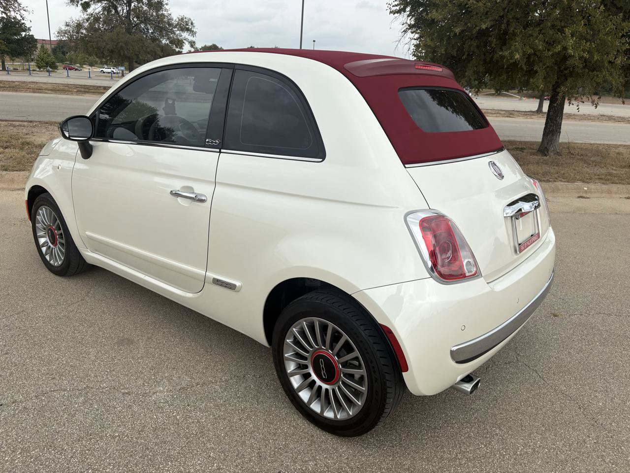 Used 2012 FIAT 500 Lounge w/ Luxury Leather Pkg FWD image 2