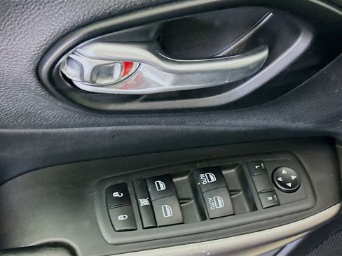 Used 2021 Jeep Cherokee Latitude image 15