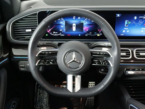 Used 2025 Mercedes-Benz GLS 450 4MATIC image 46