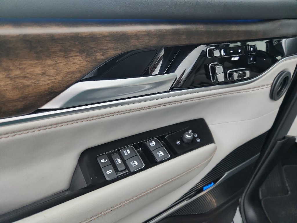 Certified 2024 Jeep Grand Wagoneer L 4WD image 24