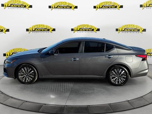 Used 2024 Nissan Altima 2.5 SV FWD image 2