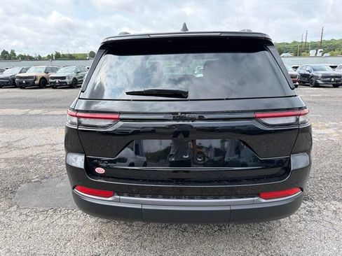 New 2026 Jeep Grand Cherokee Altitude AWD/4WD image 4