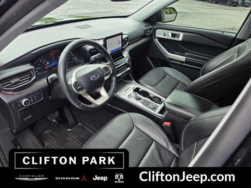 Used 2021 Ford Explorer Limited w/ Equipment Group 301A AWD/4WD image 11