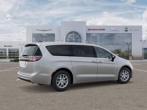 New 2026 Chrysler Pacifica Select FWD image 4