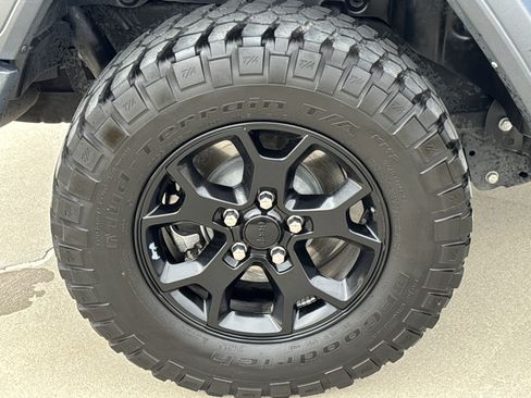 Used 2023 Jeep Wrangler Unlimited Sport image 12