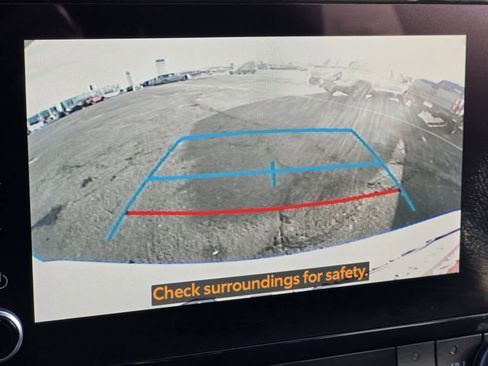 Used 2025 Toyota Highlander XLE image 6