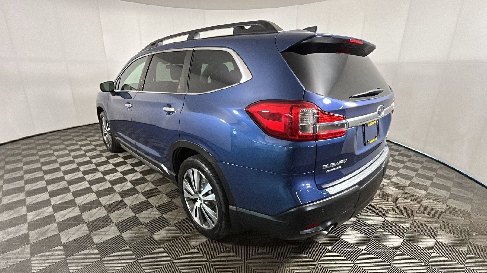 Used 2019 Subaru Ascent Touring w/ Popular Package #2 AWD/4WD image 5