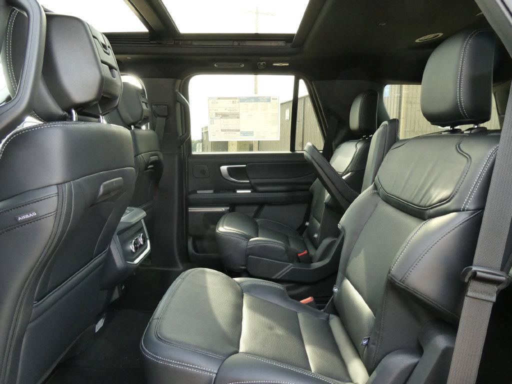 New 2027 Ford Expedition Platinum w/ Stealth Performance Package AWD/4WD image 15