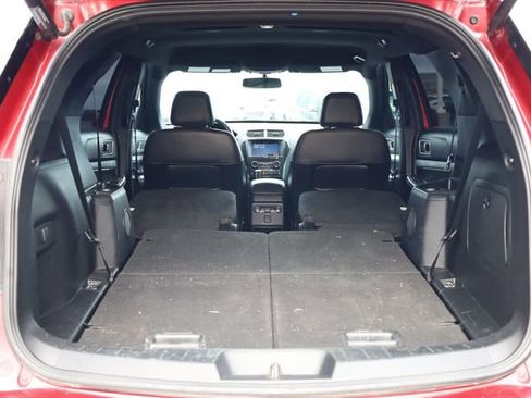 Used 2017 Ford Explorer XLT w/ Equipment Group 202A image 28