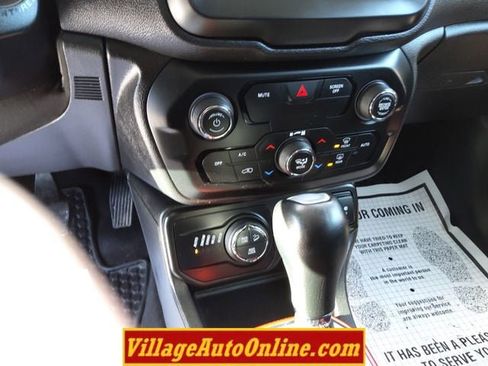 Used 2018 Jeep Renegade Trailhawk w/ Cold Weather Group II image 18