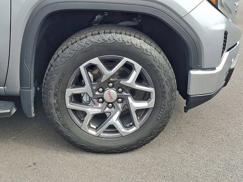 Used 2024 GMC Sierra 1500 SLT w/ SLT Premium Plus Package AWD/4WD image 9