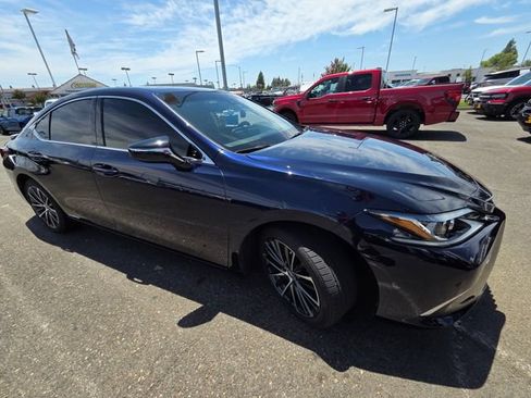 Used 2022 Lexus ES 300h w/ Premium Package FWD image 2