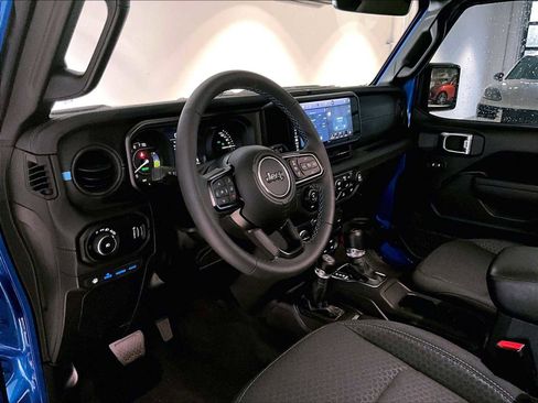 Used 2024 Jeep Wrangler Rubicon w/ Technology Group image 7