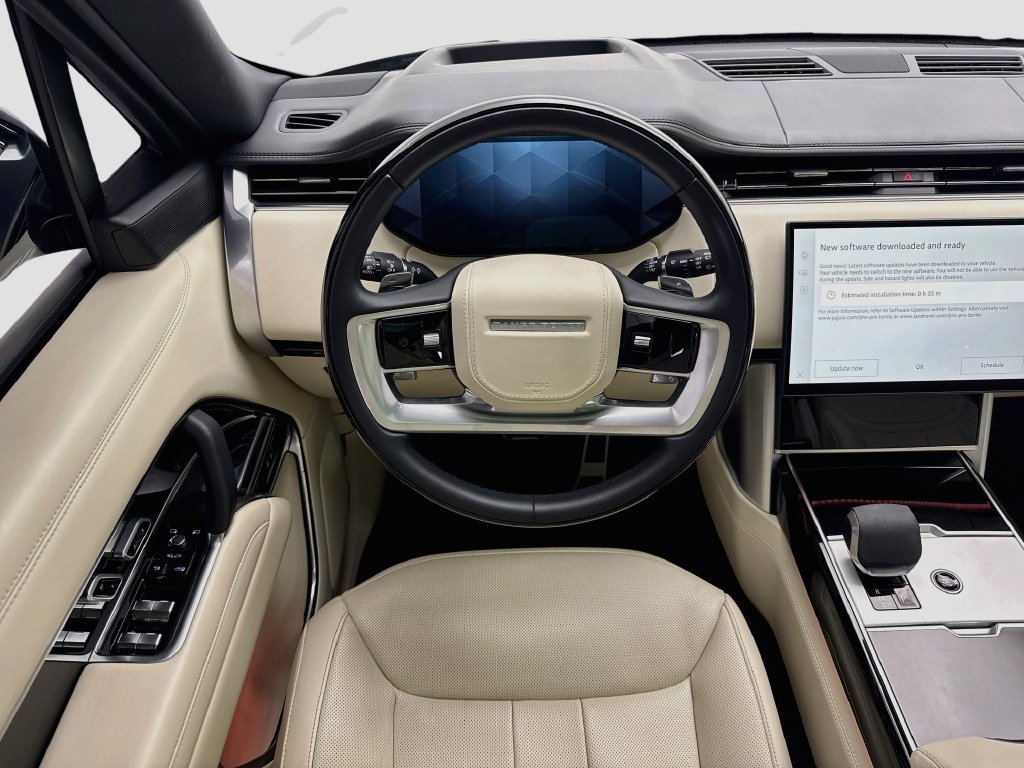 Used 2025 Land Rover Range Rover SE AWD/4WD image 10