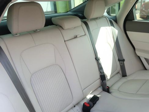 Used 2017 Jaguar XF Prestige image 25