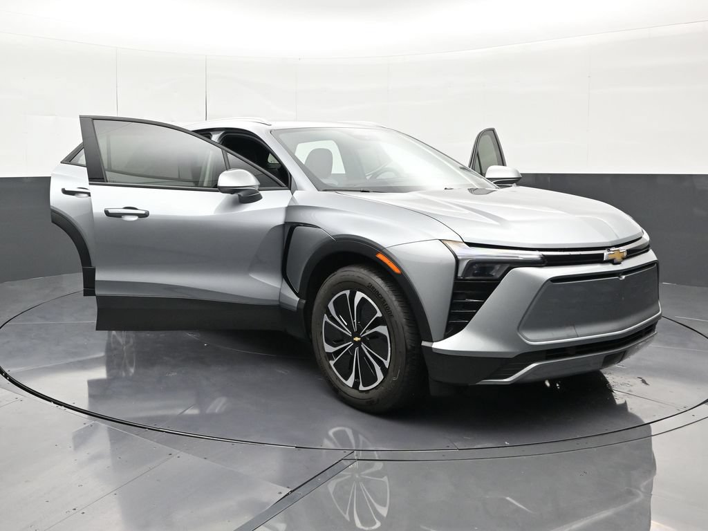 Used 2024 Chevrolet Blazer EV LT AWD/4WD image 31