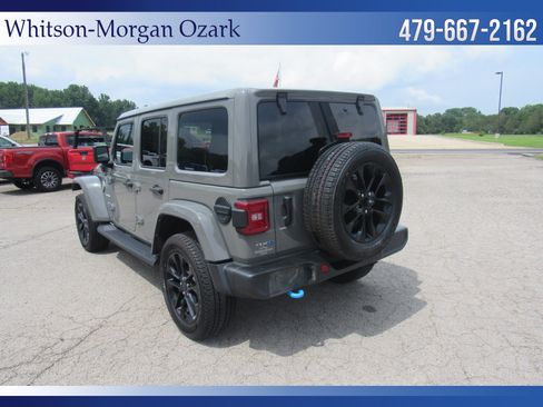 Used 2022 Jeep Wrangler Unlimited Sahara w/ Cold Weather Group AWD/4WD image 11
