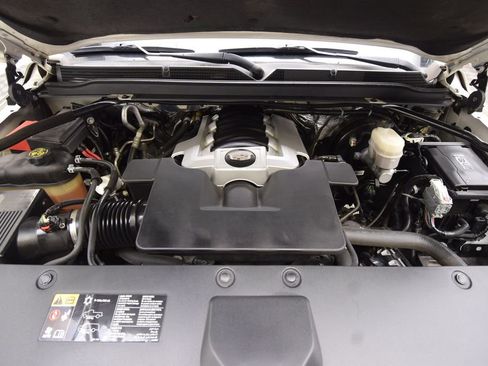 Used 2015 Cadillac Escalade Premium image 28