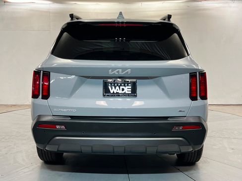 Used 2023 Kia Sorento S AWD/4WD image 5