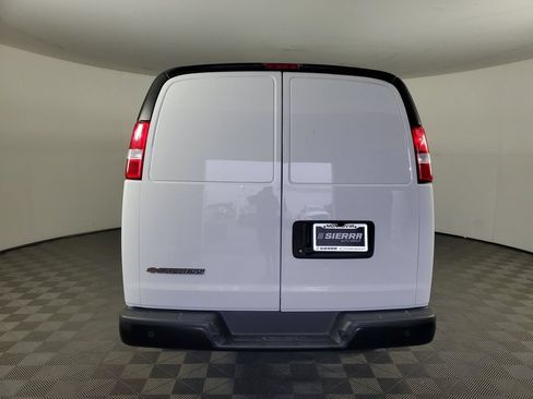 New 2026 Chevrolet Express 2500 Extended w/ Communications Package RWD image 5