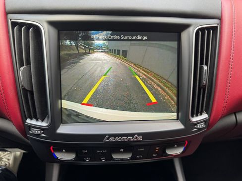 Used 2018 Maserati Levante GranLusso image 39