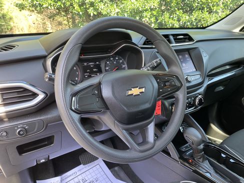 Used 2021 Chevrolet TrailBlazer LS image 17