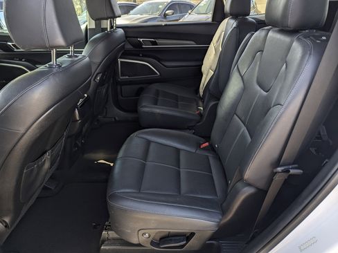 Used 2022 Kia Telluride EX w/ EX Premium Package image 8