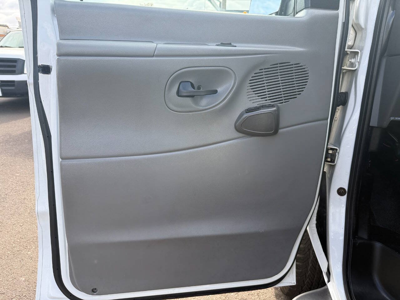 Used 2006 Ford E-350 and Econoline 350 XL RWD image 28