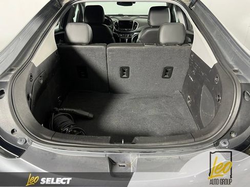 Used 2018 Chevrolet Volt Premier w/ Driver Confidence Package FWD image 13