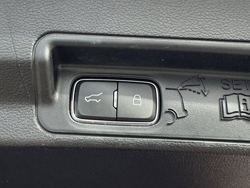 Used 2021 Ford Explorer XLT w/ Equipment Group 202A image 34