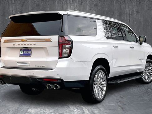 Used 2024 Chevrolet Suburban Premier image 6