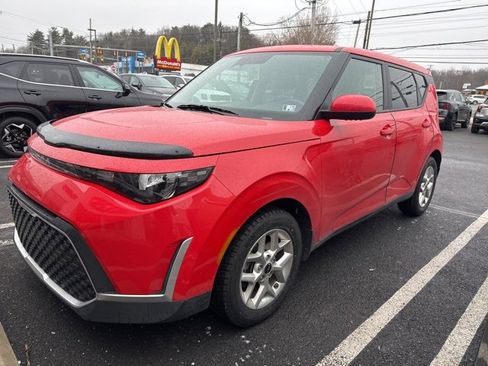Certified 2023 Kia Soul LX w/ LX Technology Package image 2