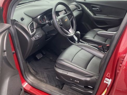 Used 2021 Chevrolet Trax LT w/ Premium Seat Package AWD/4WD image 26