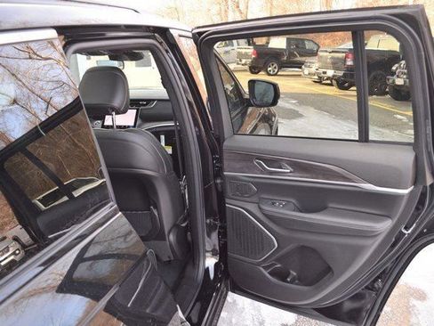 New 2025 Jeep Grand Cherokee Limited image 34