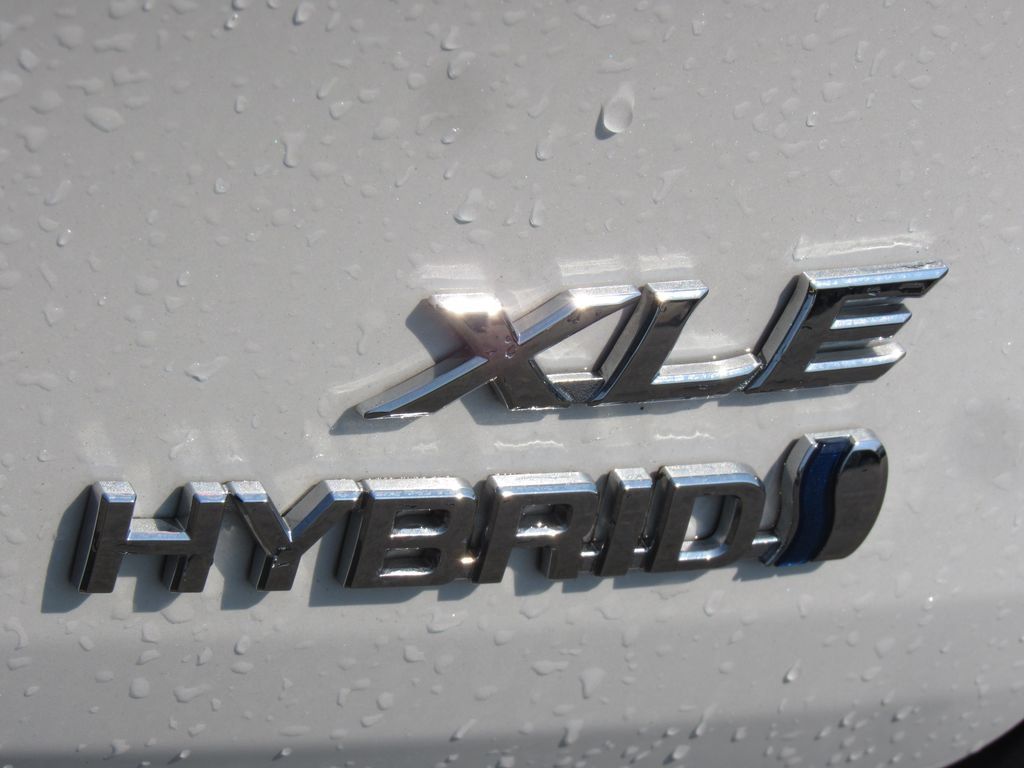 Certified 2023 Toyota Sienna XLE w/ XLE Plus Package AWD/4WD image 9