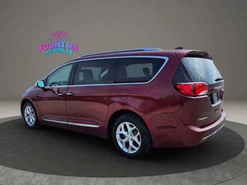 Used 2020 Chrysler Pacifica Limited image 3
