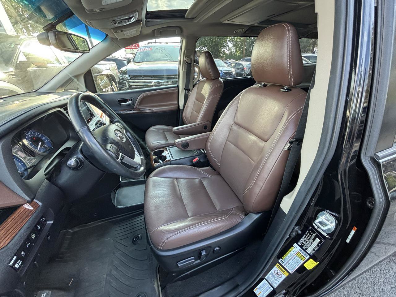 Used 2017 Toyota Sienna Limited Premium AWD/4WD image 8
