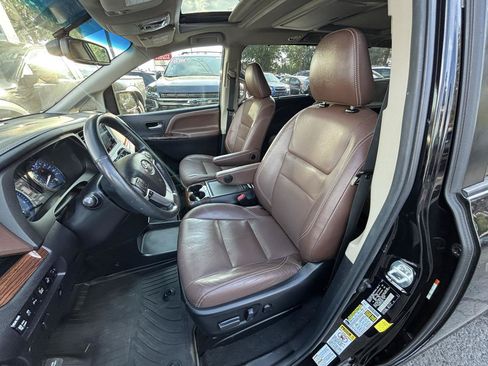 Used 2017 Toyota Sienna Limited Premium AWD/4WD image 8