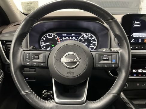 Used 2023 Nissan Rogue SL w/ SL Premium Package image 18