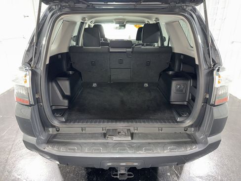 Used 2024 Toyota 4Runner SR5 AWD/4WD image 31