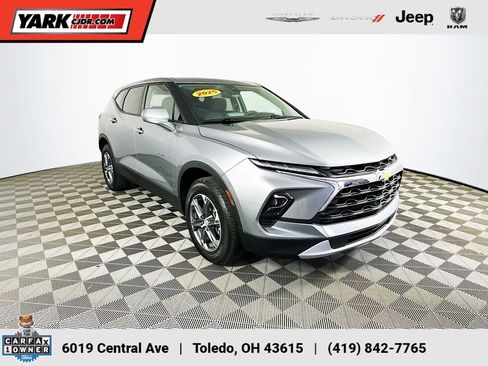 Used 2025 Chevrolet Blazer LT AWD/4WD image 1