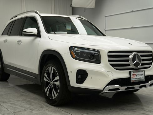 Used 2025 Mercedes-Benz GLB 250 4MATIC image 2
