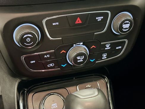 Used 2018 Jeep Compass Limited w/ Navigation Group AWD/4WD image 24