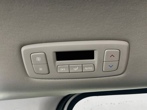 Used 2025 Kia Carnival FWD image 27