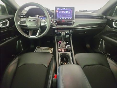 Used 2025 Jeep Compass Latitude w/ Convenience Group image 10