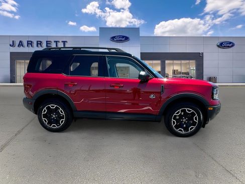 Certified 2025 Ford Bronco Sport Outer Banks w/ Outer Banks Tech Package+ AWD/4WD image 8