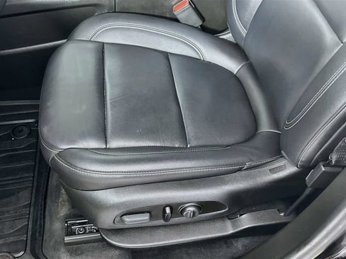 Used 2023 Chevrolet Traverse LT w/ LT Premium Package AWD/4WD image 29