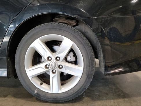 Used 2012 Toyota Camry SE FWD image 13